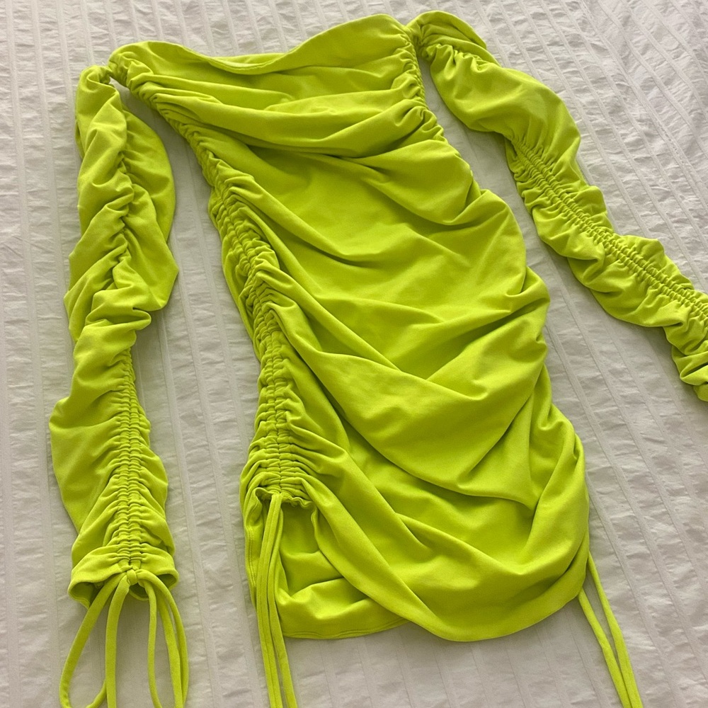 NWT Oh Polly body con tight dress in neon yellow/green. Size 0 and stretchy.